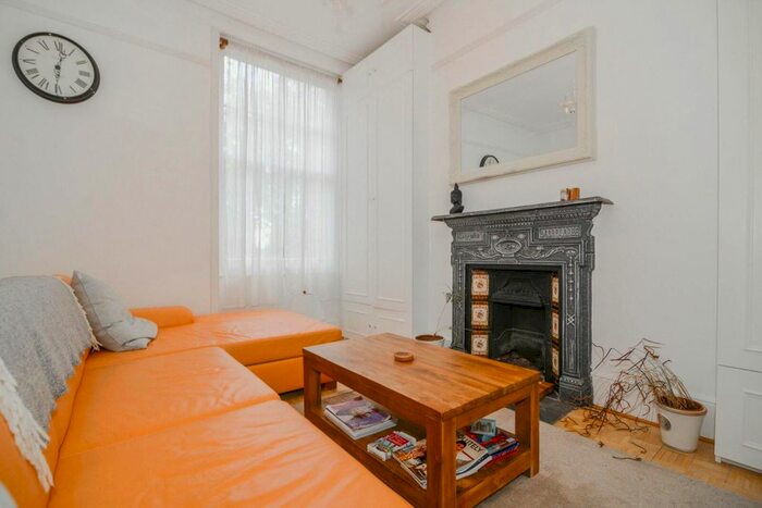 2 Bedroom Flat To Rent In Station Parade, Richmond, TW9