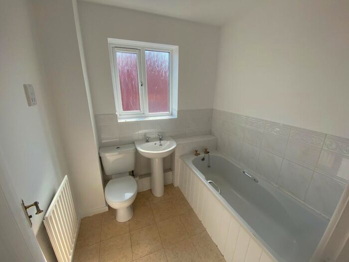 2 Bedroom Semi-Detached House For Sale In Bracken Road, Shirebrook, Mansfield, Derbyshire, NG20