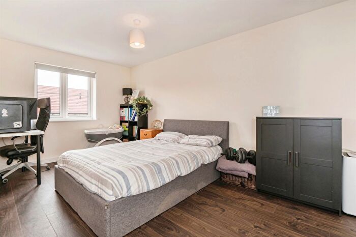 3 Bedroom End Of Terrace House For Sale In Chiltern Crescent, Fair Oak, Eastleigh, SO50