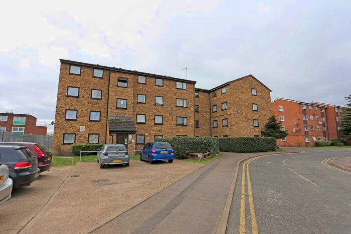2 Bedroom Flat To Rent In Gurney Close, Barking, IG11
