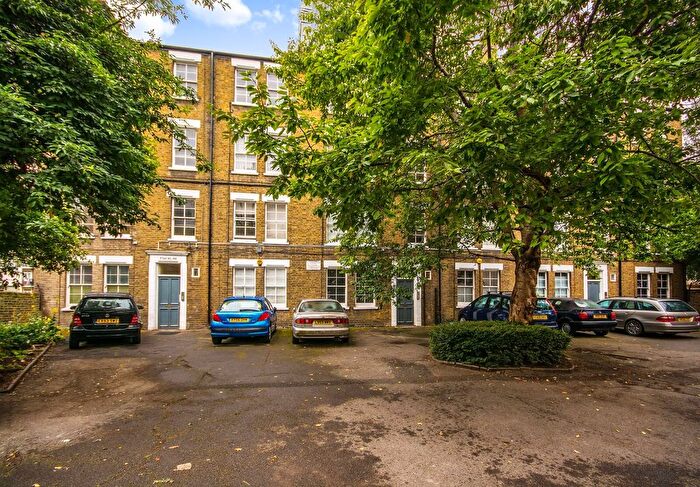 2 Bedroom Flat For Sale In Lomond Grove, Camberwell, London, SE5