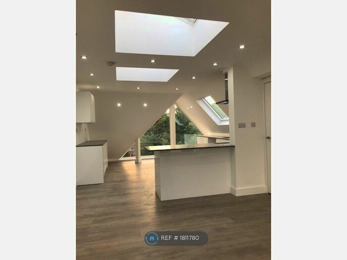 3 Bedroom Flat To Rent In Edward Avenue, Morden, SM4