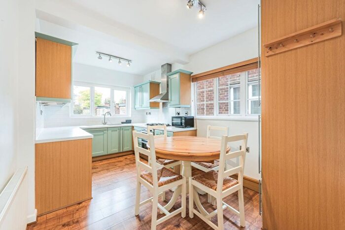 2 Bedroom Flat To Rent In Ravenscroft Road, Chiswick, London, W4