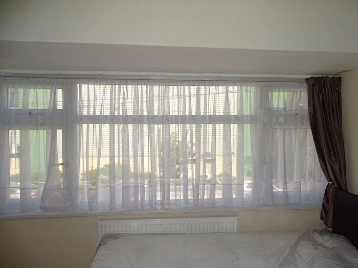 1 Bedroom Terraced House To Rent In Scotts Road, Southall, London, UB2