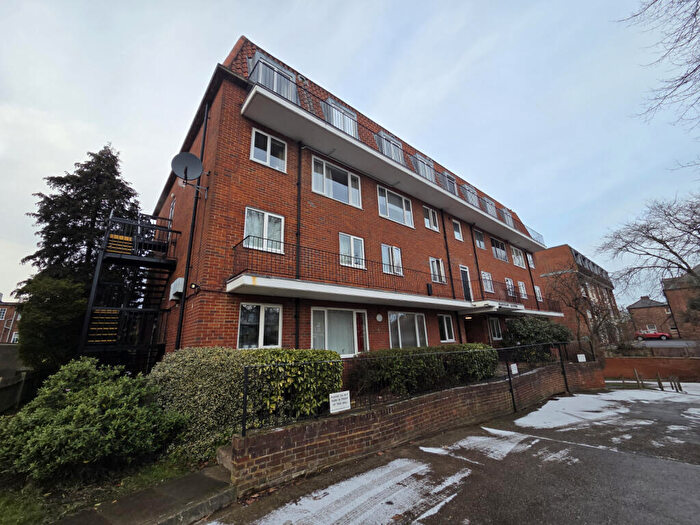 2 Bedroom Flat To Rent In Hartley House, Ballards Lane, Finchley Central, London, N3