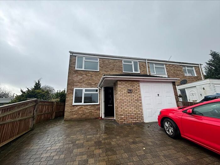 3 Bedroom Semi-Detached House To Rent In Almond Drive, Caversham, RG4