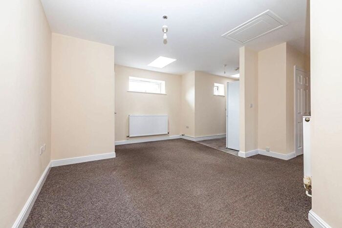 3 Bedroom Flat To Rent In Silverbourne Court, Lydney, GL15