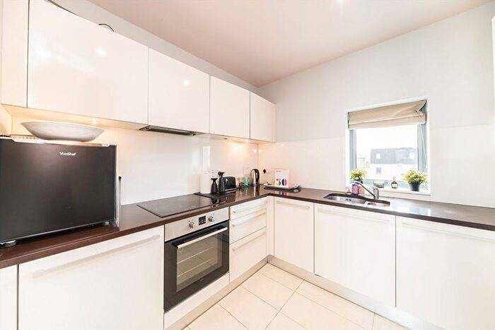 2 Bedroom Flat For Sale In Corben Mews, London, SW8