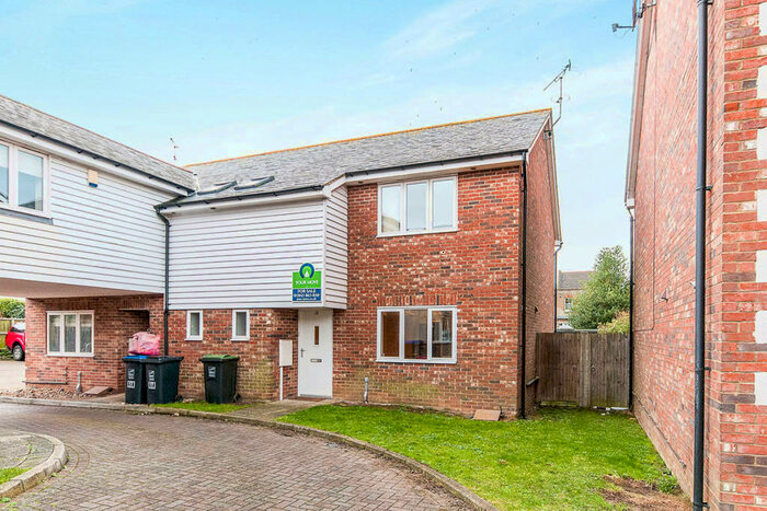 4 Bedroom Semi-Detached House To Rent In Parish Close, Broadstairs, CT10