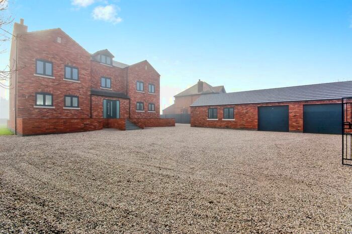 5 Bedroom Detached House For Sale In Tattershall Bridge Road, Tattershall Bridge, Lincoln, LN4