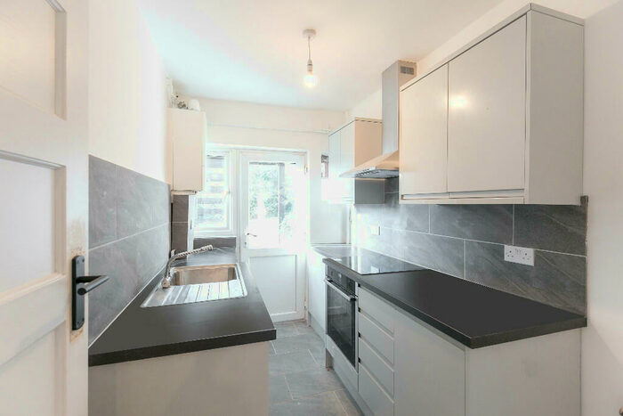 2 Bedroom Flat To Rent In Selhurst Road, London, SE25