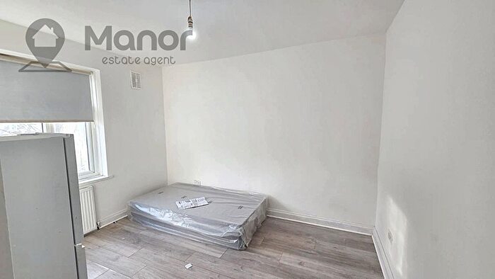 2 Bedroom Flat To Rent In Lonsdale Avenue, East Ham, E6