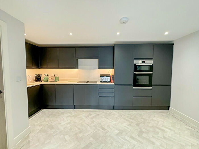 2 Bedroom Flat For Sale In Crown Hill Apartments, Crown Hill, Rayleigh, SS6