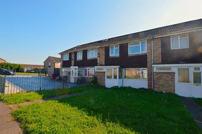 3 Bedroom Terraced House For Sale In Goodman Park, Slough, SL2