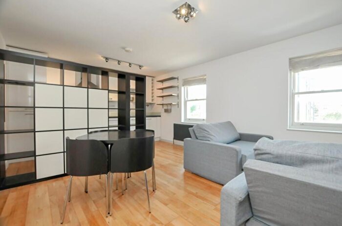 2 Bedroom Flat To Rent In Coopersale Road, Homerton, E9