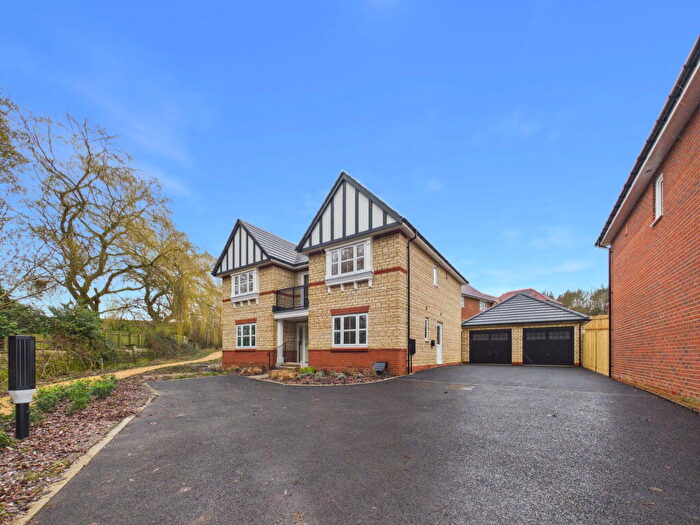 5 Bedroom Detached House For Sale In Red Kite Close, Calne, SN11