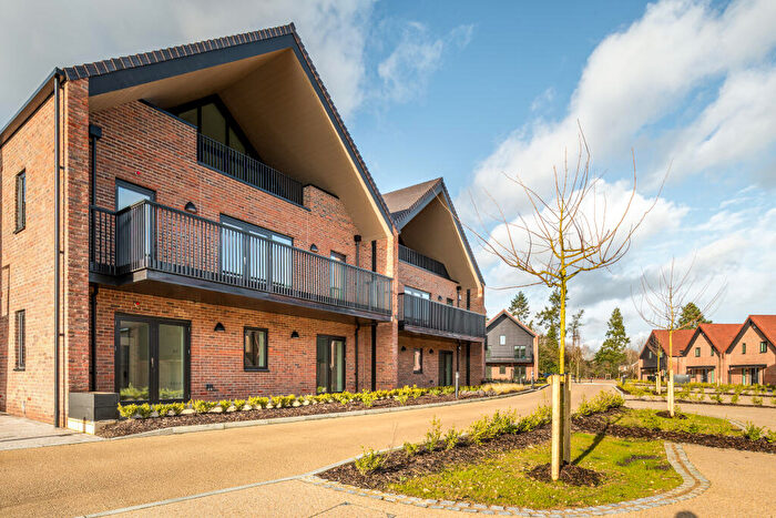 2 Bedroom Flat For Sale In Meadow Chase, Henley-On-Thames, RG9