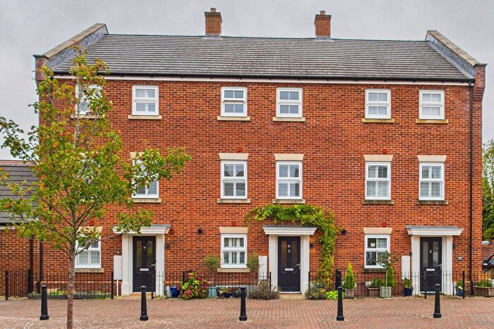4 Bedroom Town House For Sale In Shearwater Road, Hemel Hempstead, HP3