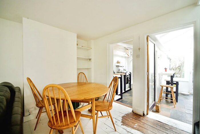2 Bedroom Semi-Detached House For Sale In High Road, Wormley, Broxbourne, EN10