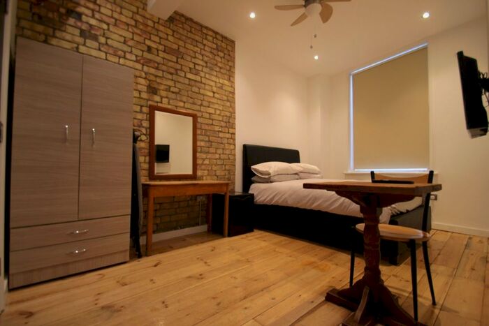 Studio To Rent In Goswell Road, Angel, EC1V