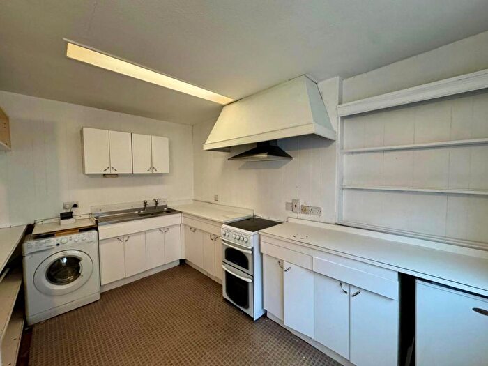 3 Bedroom Flat To Rent In Flat A A, Holdenhurst Road, Bournemouth, Dorset, BH8