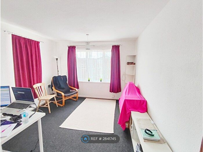 1 Bedroom Flat To Rent In Somerville Road, Swindon, SN3