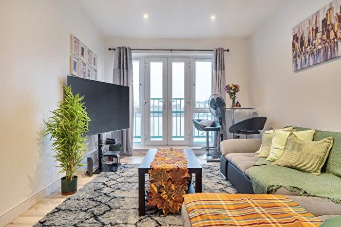 2 Bedroom Flat For Sale In Deptford Wharf, London, SE8