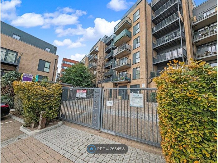 3 Bedroom Flat To Rent In Clarence Avenue, Ilford, IG2