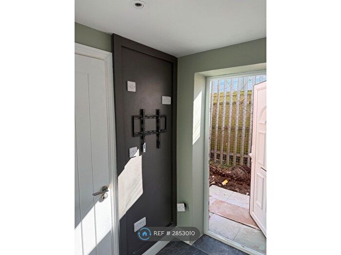 Studio To Rent In Florence Road, Southall, UB2