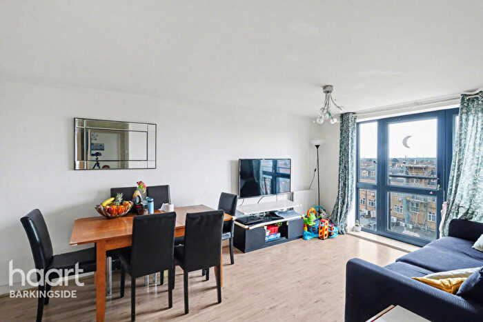 2 Bedroom Apartment For Sale In - Parham Drive, Gants Hill, IG2