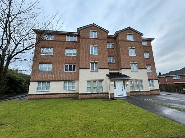 3 Bedroom Flat To Rent In Porterfield Drive, Springfield Chase, Tyldesley, M29