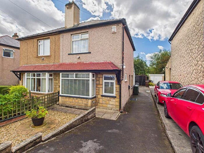 2 Bedroom Semi-Detached House For Sale In Grange Road, Riddlesden, Keighley, BD20