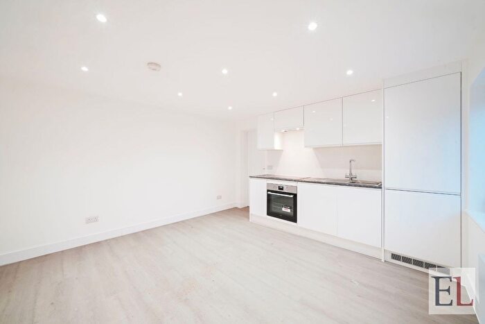 2 Bedroom Flat For Sale In Field End Road, Pinner, HA5