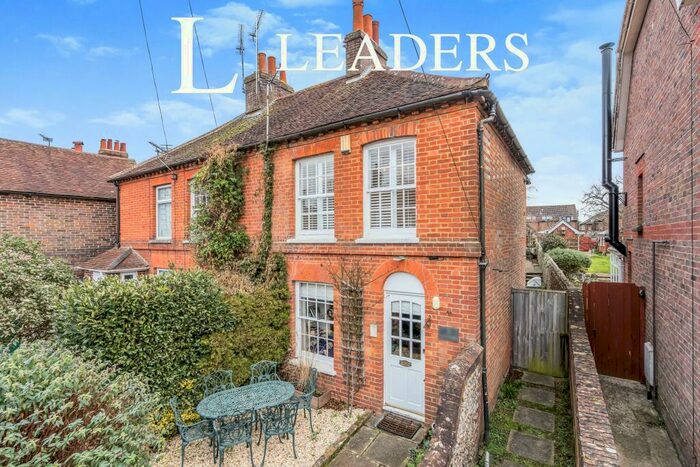 2 Bedroom Cottage To Rent In North Street, Westbourne Village, PO10