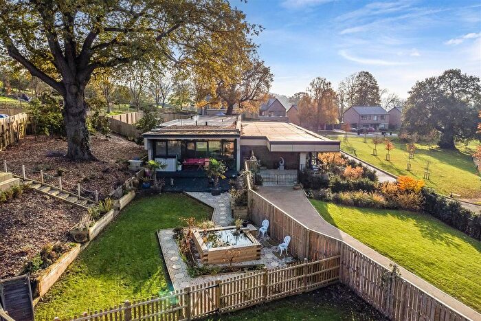 4 Bedroom Semi-Detached House For Sale In John Martin Gardens, Standish, GL10