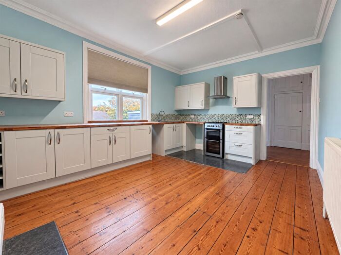 2 Bedroom Maisonette To Rent In High Street, Lee-On-The-Solent, PO13
