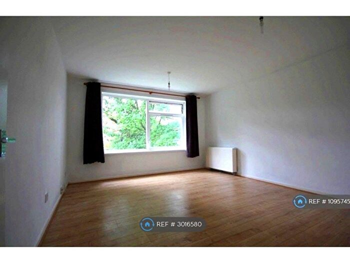 2 Bedroom Flat To Rent In Frensham Way, Birmingham, B17