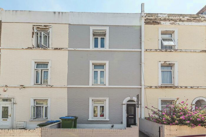 House To Rent In Crescent Road London, SE18