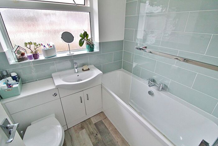 3 Bedroom Terraced House For Sale In Cherry Tree Avenue, Cowplain, Waterlooville, PO8