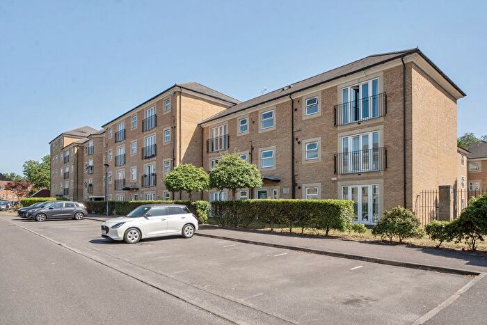 1 Bedroom Flat For Sale In White Lodge Close, Isleworth, TW7