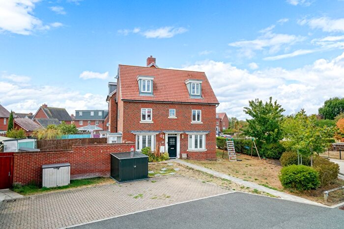 4 Bedroom Semi-Detached House For Sale In Cheddington Grove, Broughton, Aylesbury, Buckinghamshire, HP22