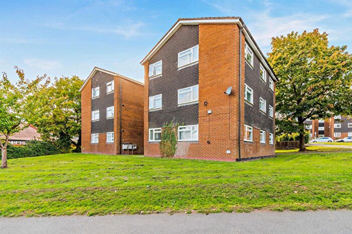 3 Bedroom Flat For Sale In Austin Road, Bromsgrove, B60
