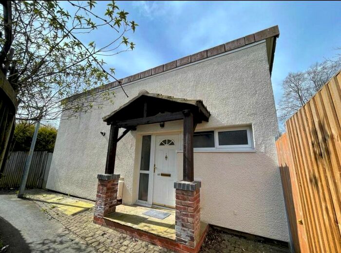 Bungalow To Rent In Old Wharf Close, Malinslee, Telford, Shropshire TF3