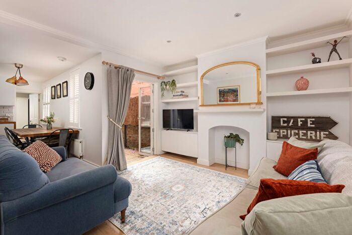 2 Bedroom Flat For Sale In Willow Vale, London, W12