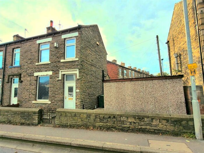 2 Bedroom Town House To Rent In Dewsbury Road, Cleckheaton, BD19