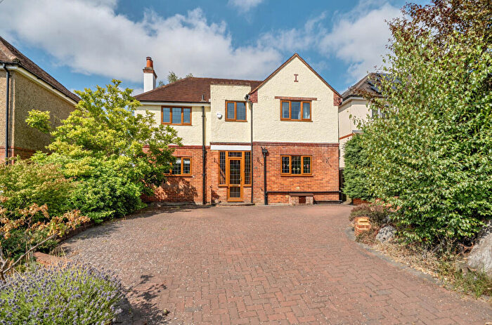 5 Bedroom Detached House For Sale In Ayling Lane, Aldershot, Hampshire, GU11