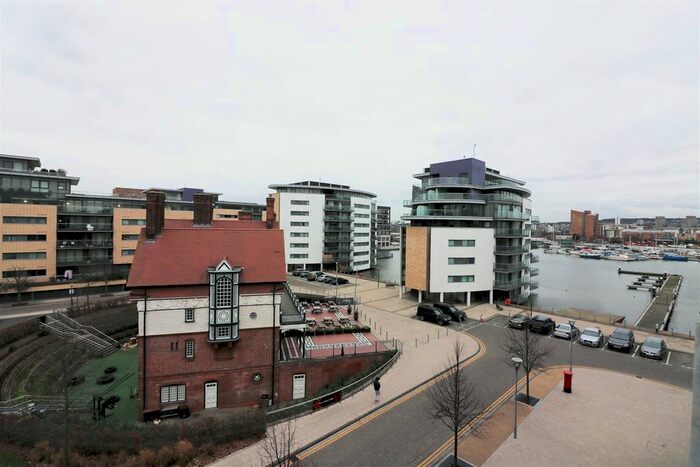 2 Bedroom Flat To Rent In Drift Court, Galleons Reach, E16
