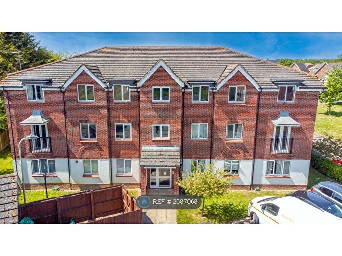 2 Bedroom Flat To Rent In Benham Drive, Spencers Wood, Reading, RG7