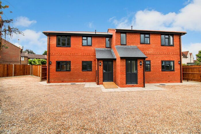 1 Bedroom Maisonette To Rent In Ash Street, Aldershot, Hampshire, GU12