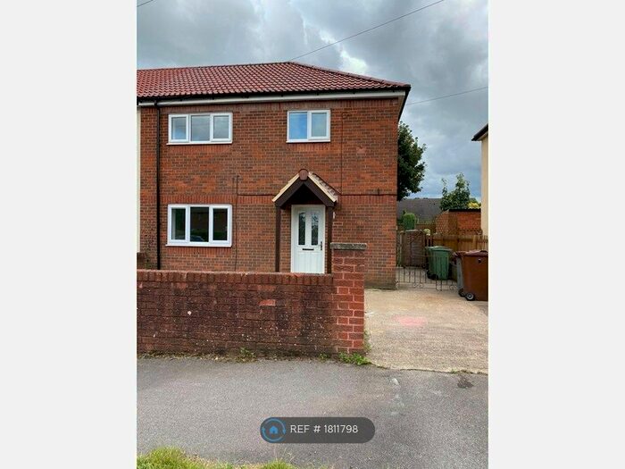 3 Bedroom Semi-Detached House To Rent In Swarcliffe Drive, Leeds, LS14